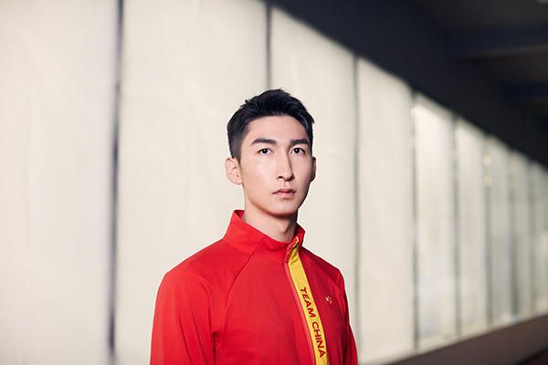 据《马卡报》报道，皇马正打算续约克罗斯，但球员希望以主力身份退役的想法依旧保持不变。